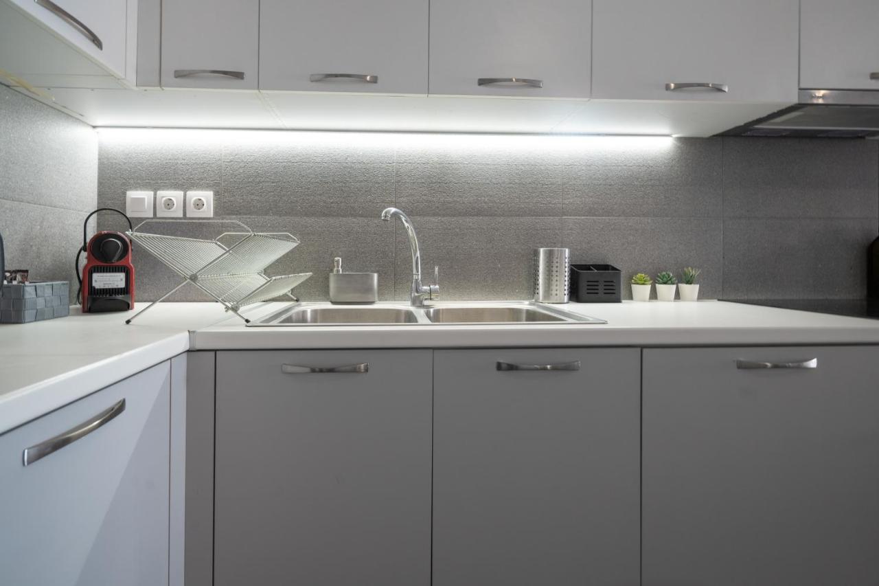 Exclusive Apartment In The Heart Of Афины Экстерьер фото
