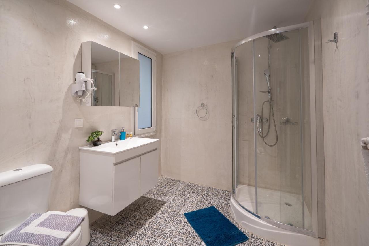 Exclusive Apartment In The Heart Of Афины Экстерьер фото